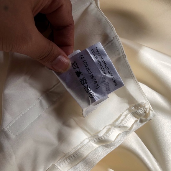 Pre-owned David’s Bridal - Strapless Trumpet Wedding Dress with Ribbon Waist - Picture 14 of 16